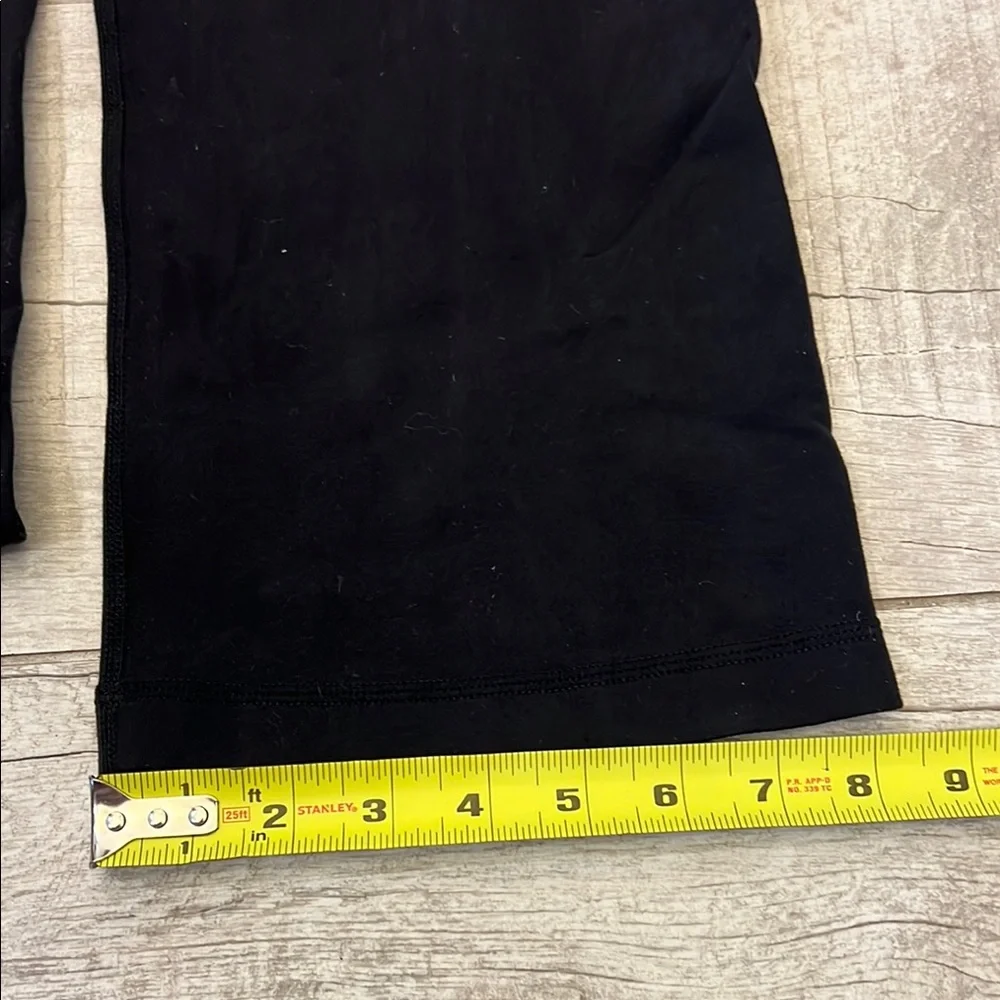 Lululemon Athletica Groove Crop Size 6 Reversible Leggings Black Grey‎ White